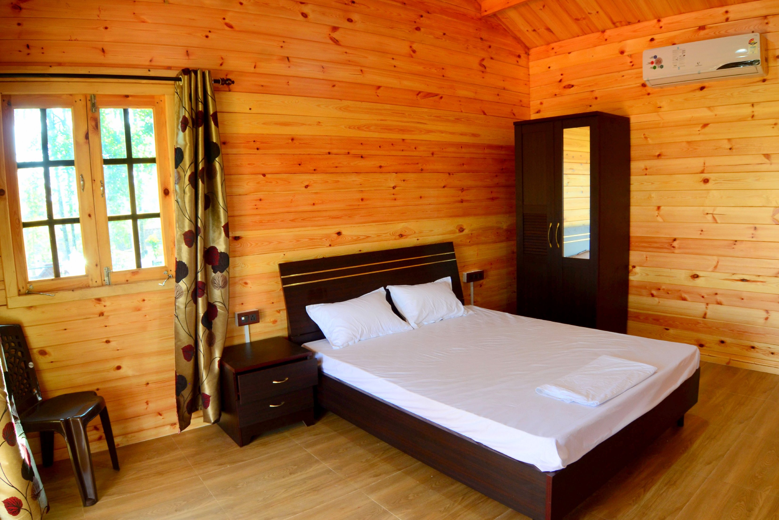 COZY WOODS HILL RESORT