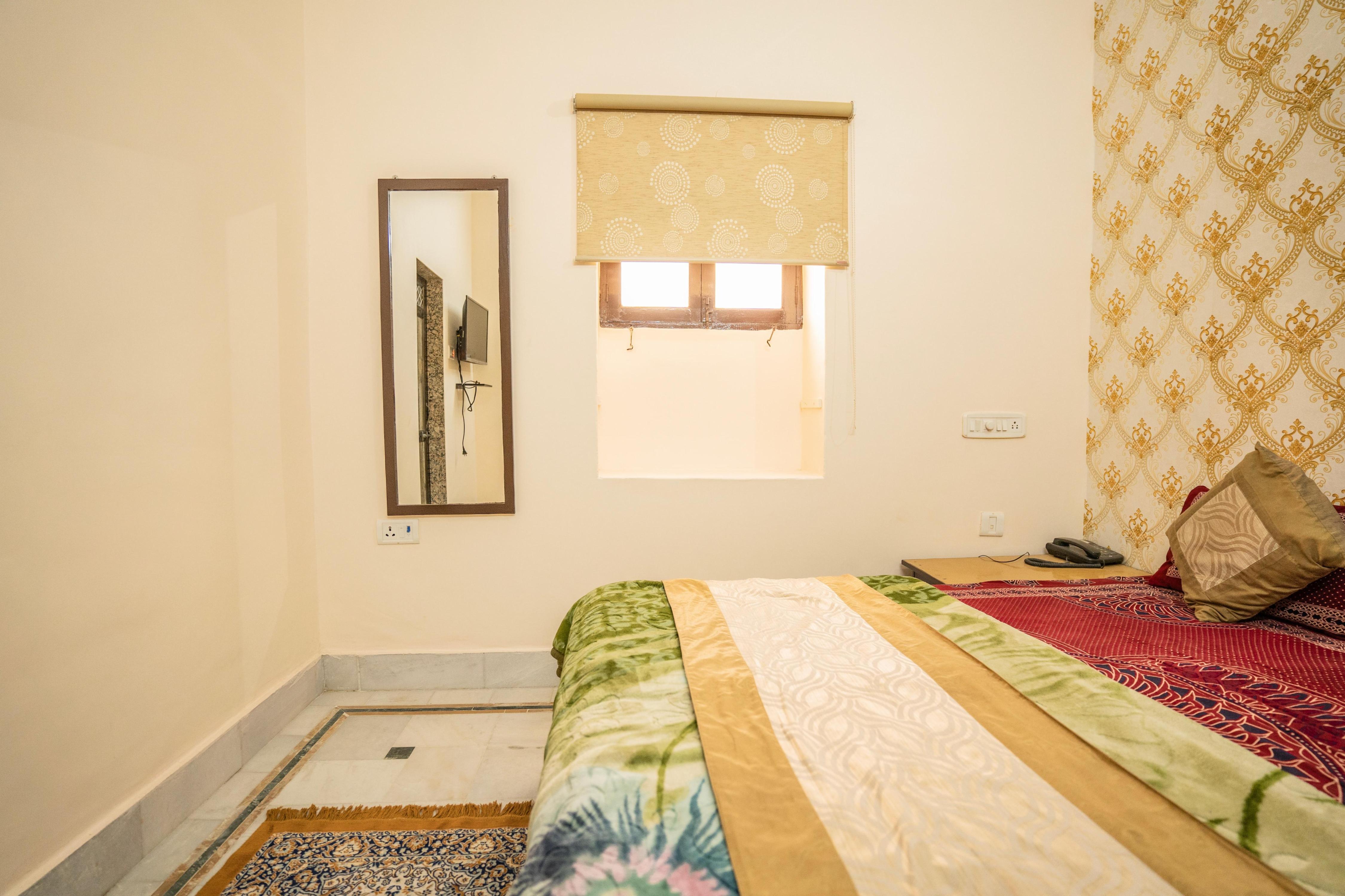 Hotel Chouhan Palace - Tap to explore photos