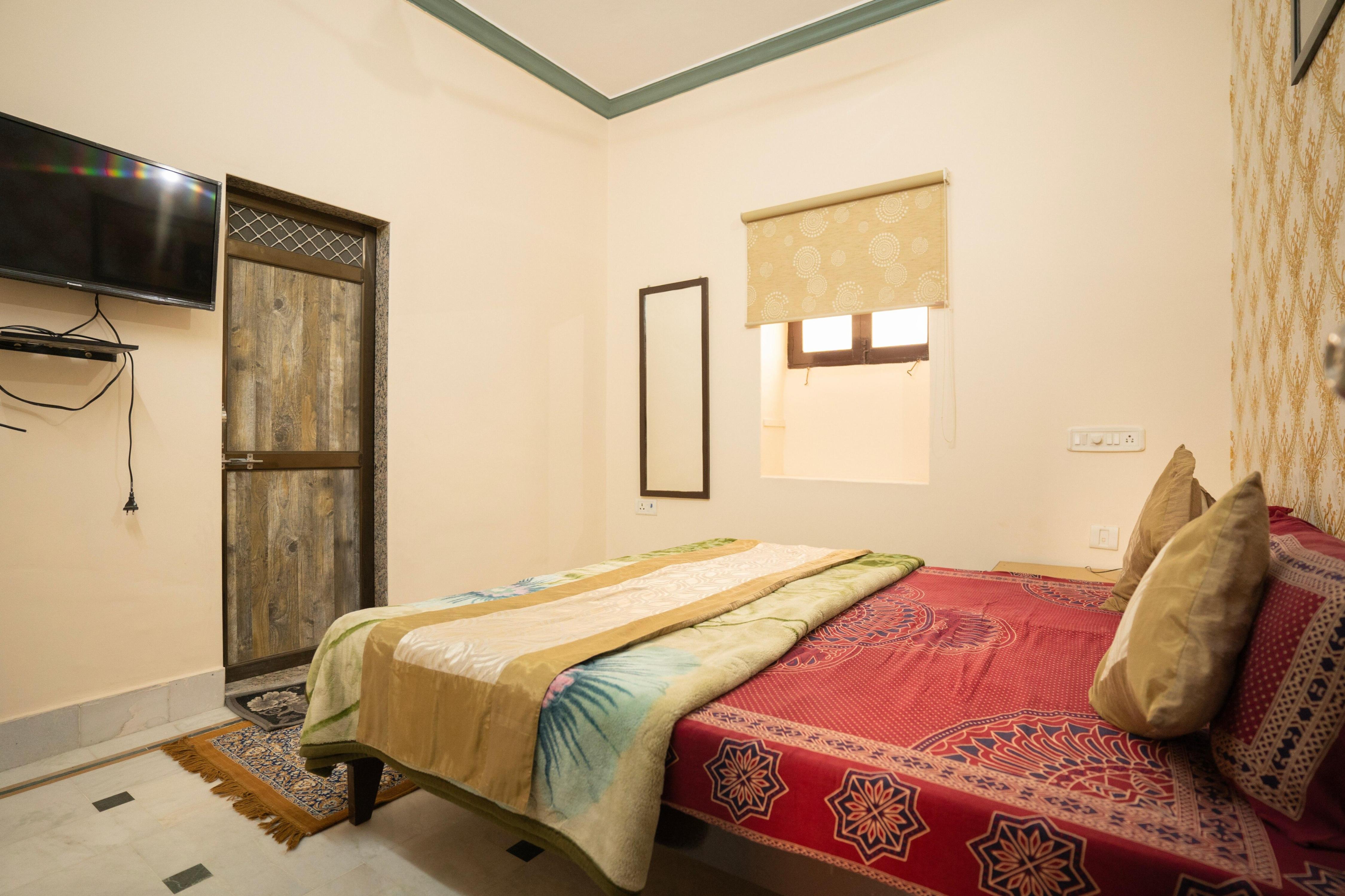 Hotel Chouhan Palace - Tap to explore photos