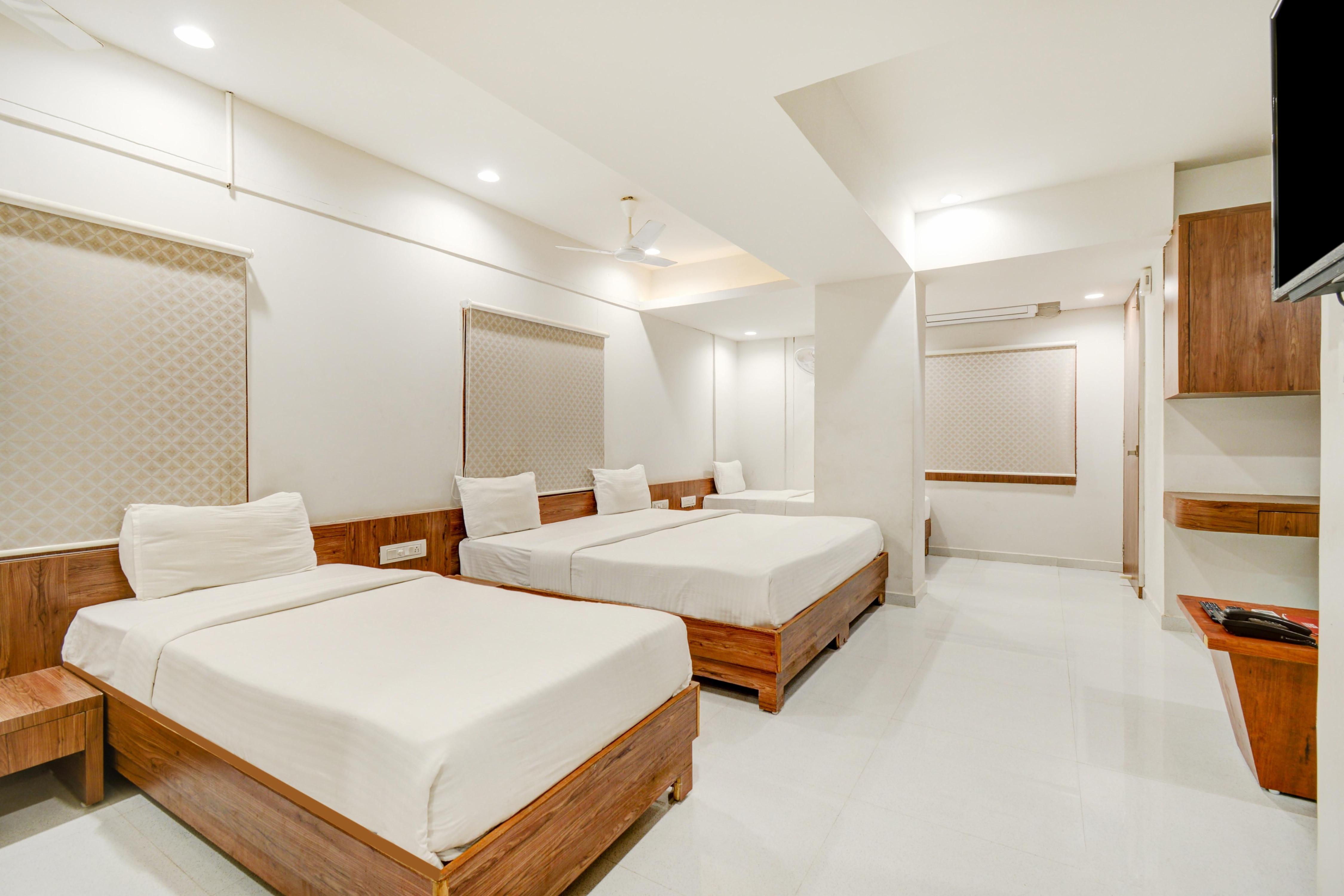 Hotel Desert Inn Tharad Room Type - Deluxe Family Room
