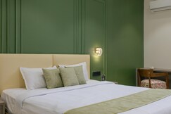 The Grand Neelam Hotel