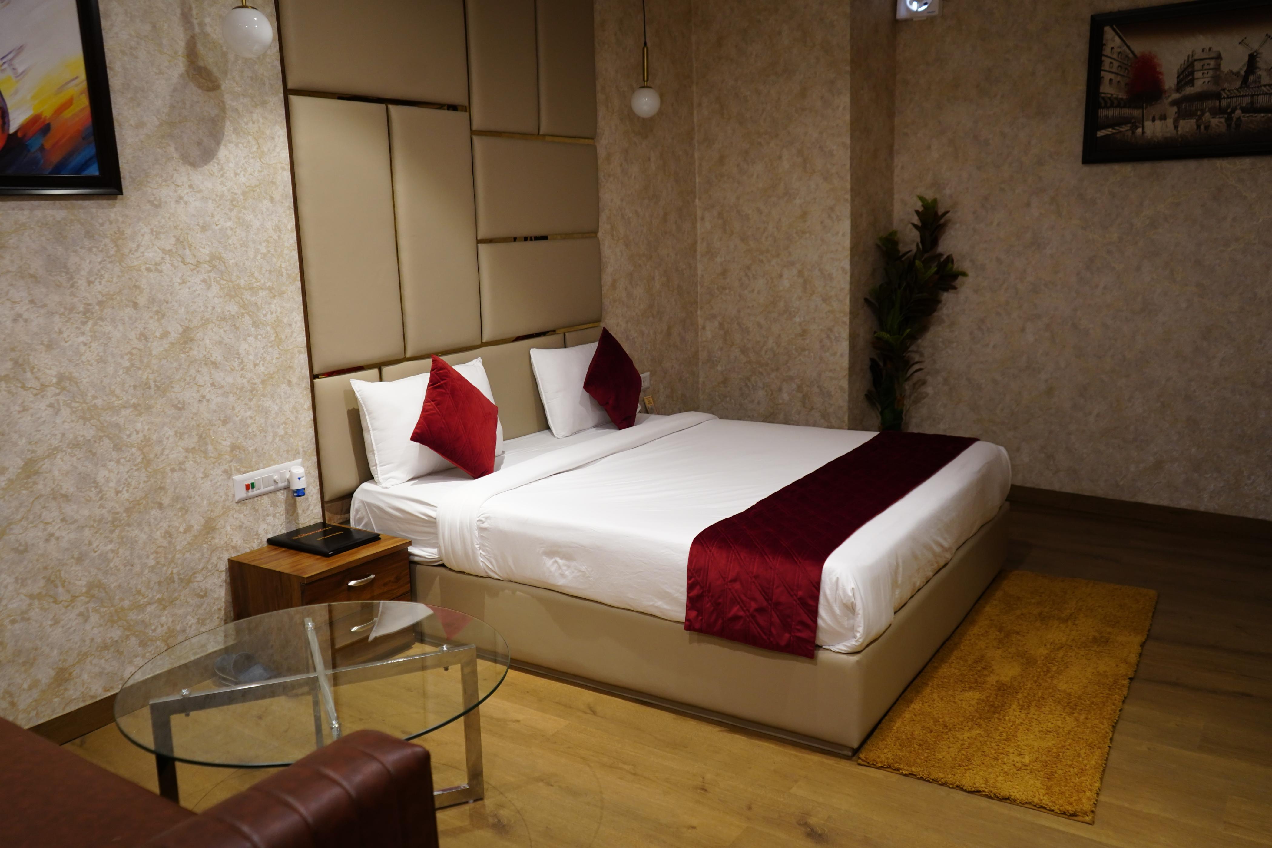 OHM Resorts Room Type - Executive Room (free movie ticket after 9pm)