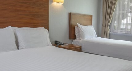 Normanton Park Hotel, Sure Hotel Collection by Best Western Room Type - 1 Double 1 Single, Non-Smoking, Standard Room