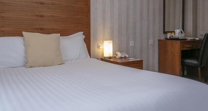 Normanton Park Hotel, Sure Hotel Collection by Best Western Room Type - 1 Double Bed, Non-Smoking, Courtyard View