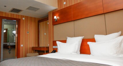Regardal Hotel Room Type - Corner Suite Room