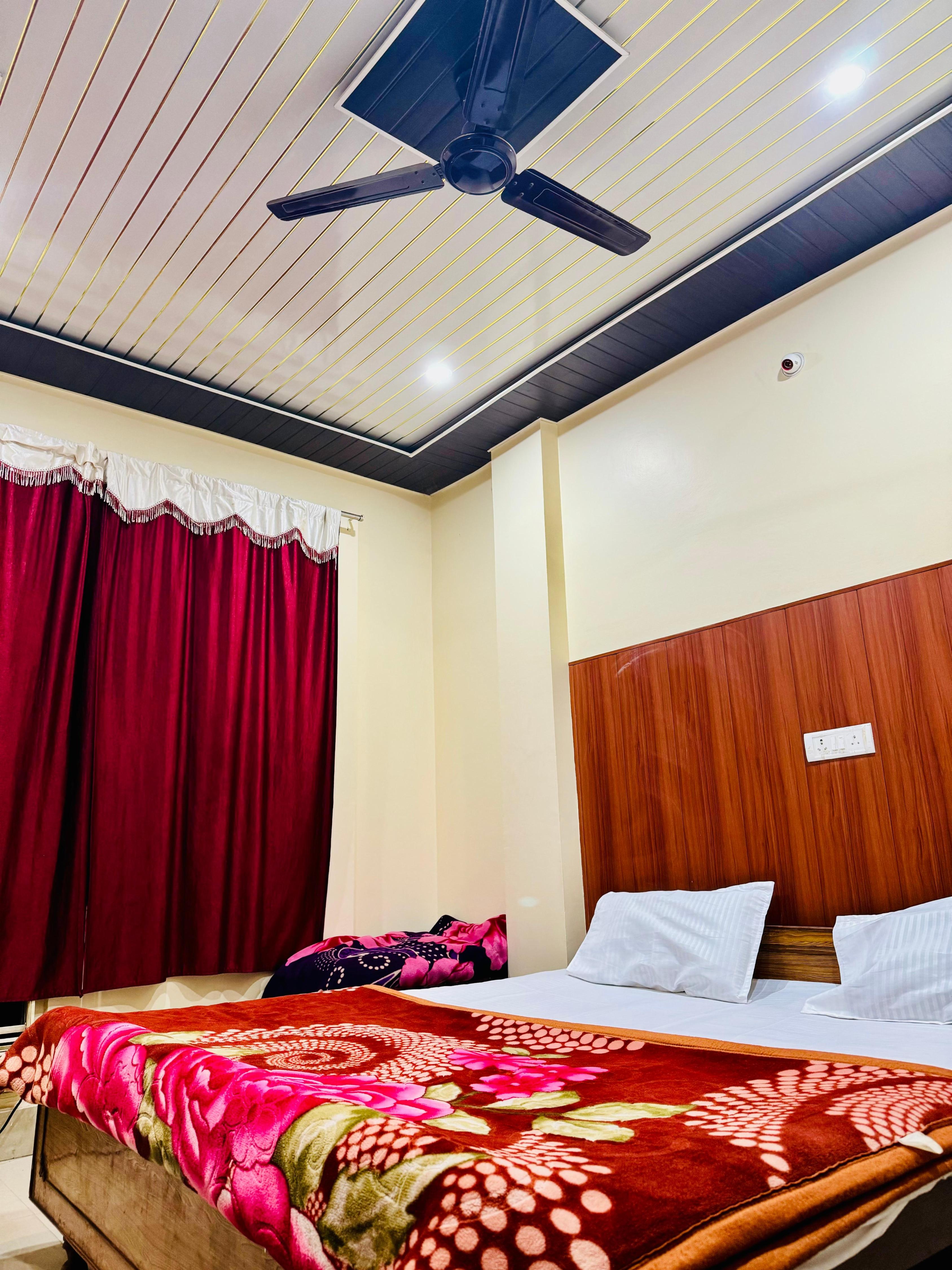 SURAJ GUEST HOUSE Varanasi Room Type - Standard Ac Room