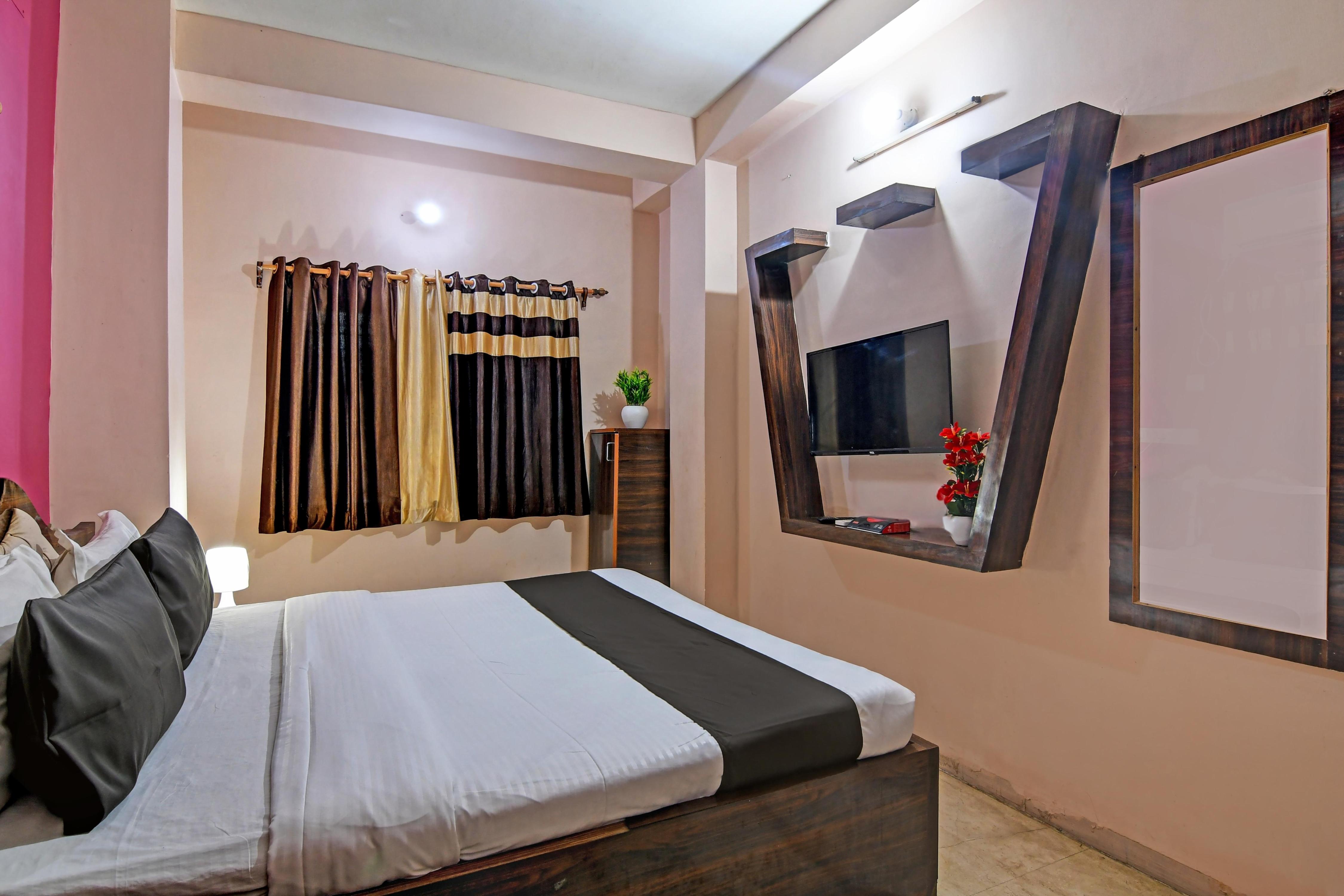 Hotel O Dash Living - Tap to explore photos