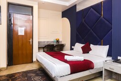 Hotel Udhav Palace
