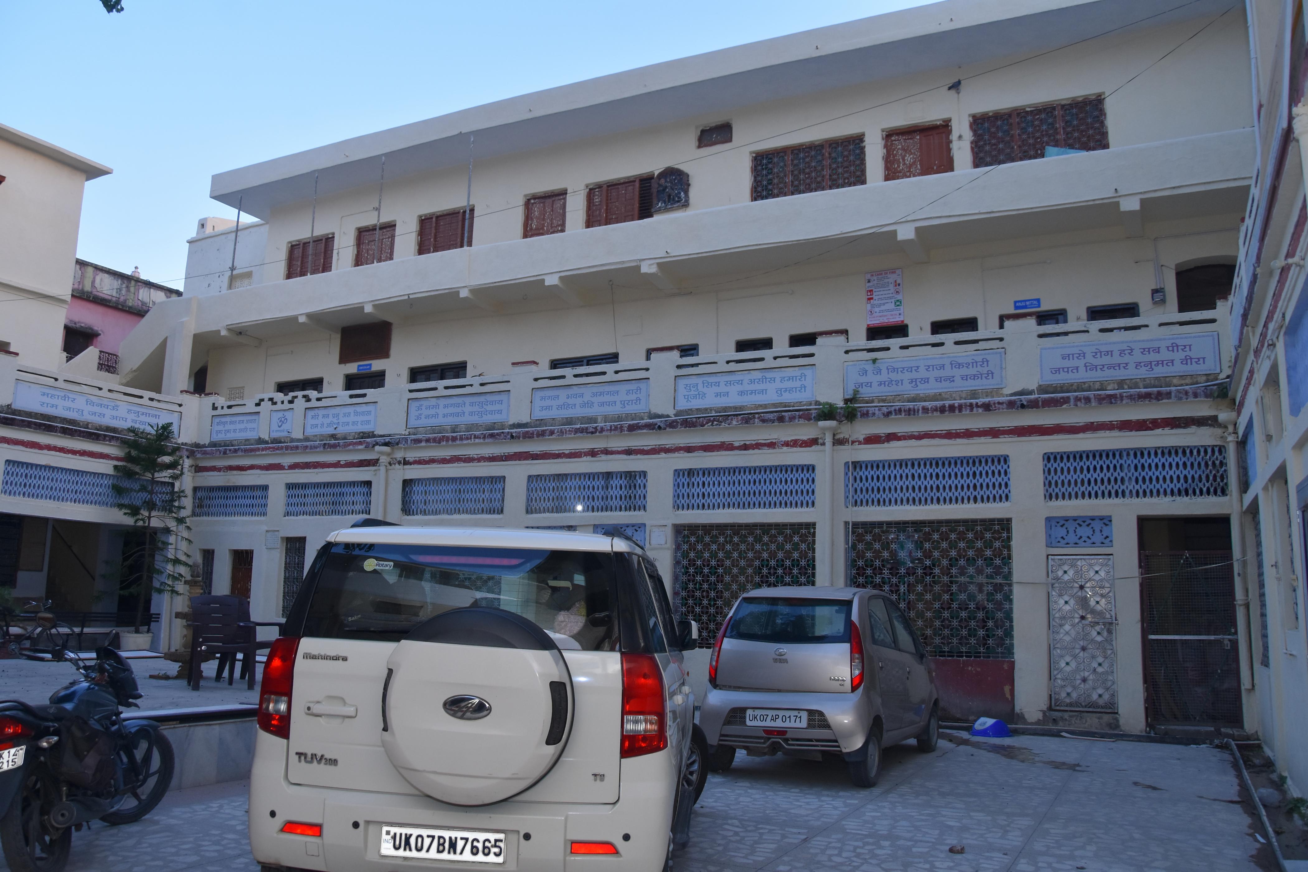 BHAJAN ASHRAM RISHIKESH - Tap to explore photos