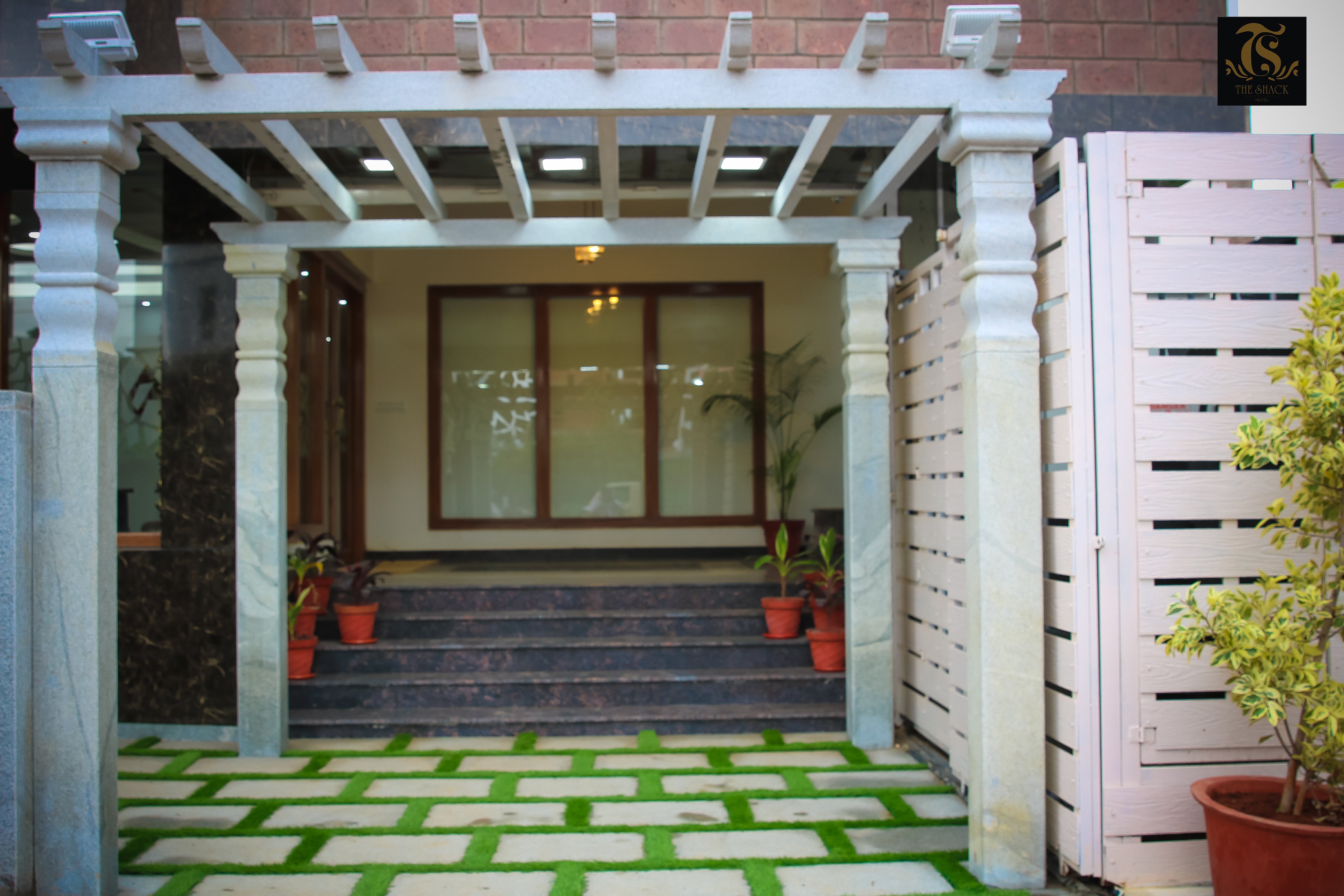 Hotel The Shack - Tap to explore photos