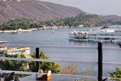 Hotel Lake Star Bistro