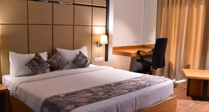 The Narayanam - 1.5km from Gole Ka Mandir Room Type - Royal Suite with Bathtub