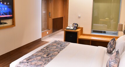 The Narayanam - 1.5km from Gole Ka Mandir Room Type - Executive Room