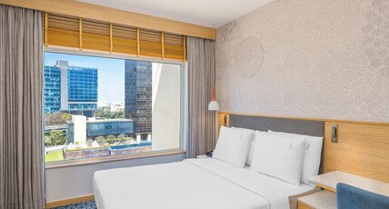 Holiday Inn Express Bengaluru Whitefield ITPL Room Type - 1 Queen Premium