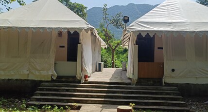 Polo Retreat Resort Room Type - Wooden Room with Bathtub