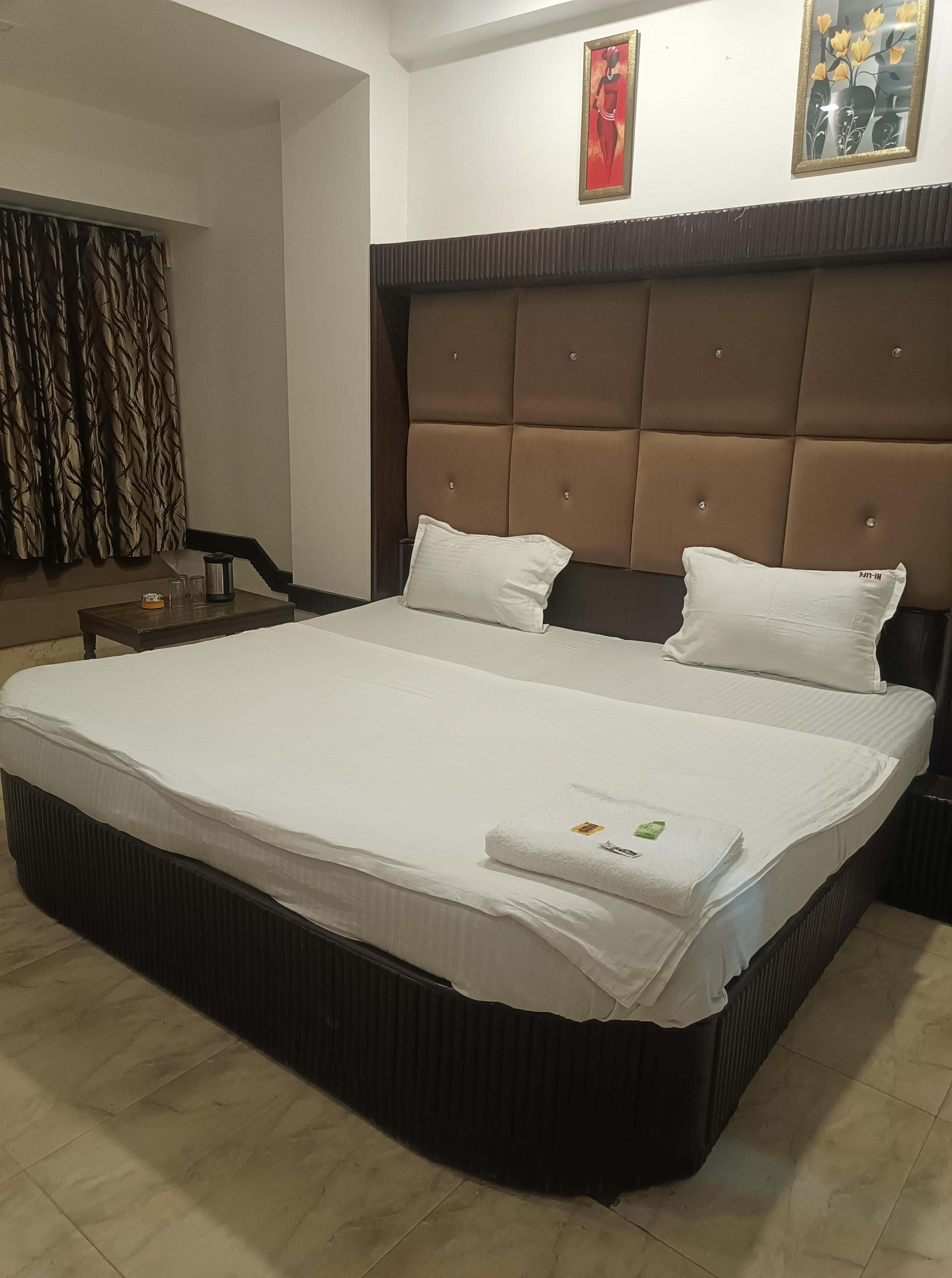 Hotel Hi LIfe - Tap to explore photos