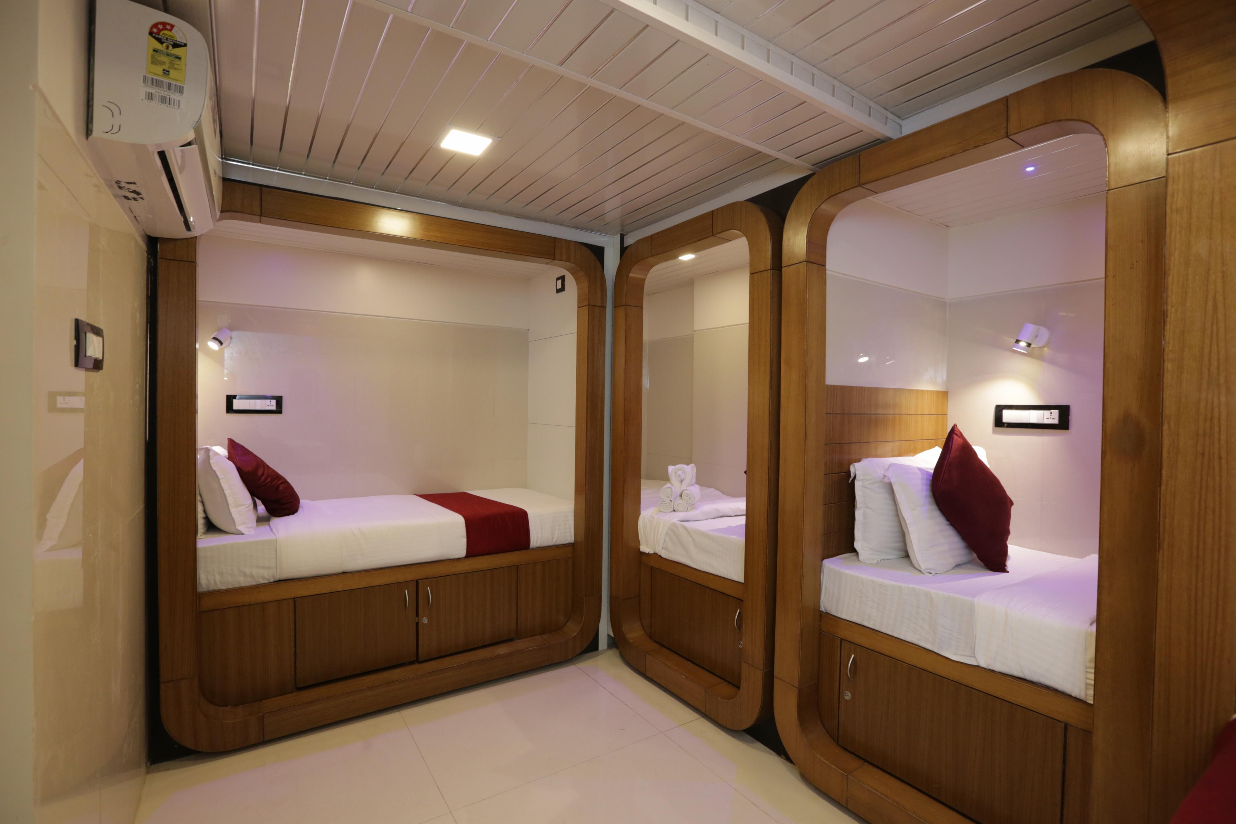 Qubestay Airport Capsule Hostel | Rooms & Dorms