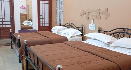 RJ Home Bridge | Rooms in a Homestay Room Type - First floor - Premium Room