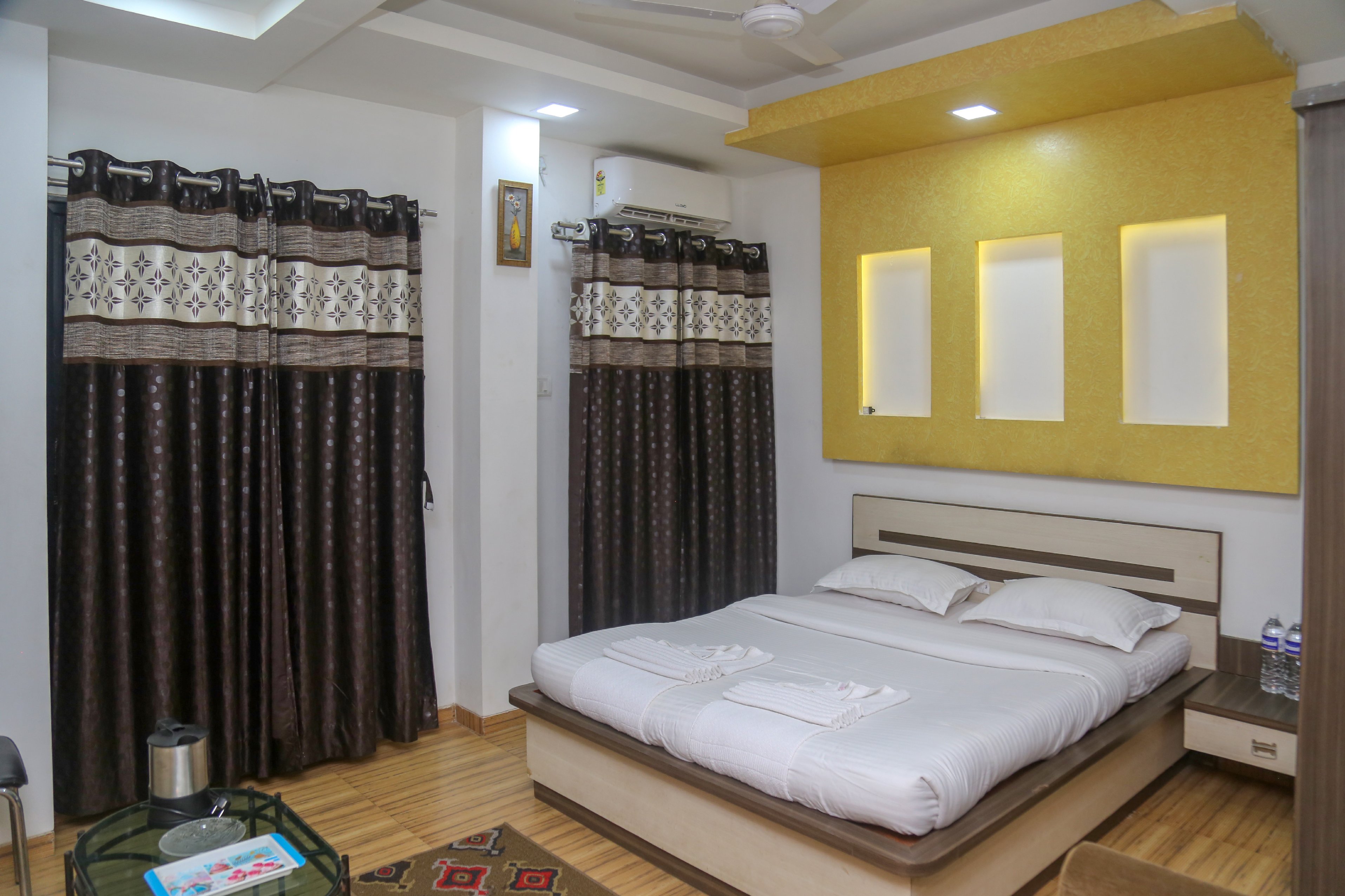 GA Studio Apartment  - Tap to explore photos