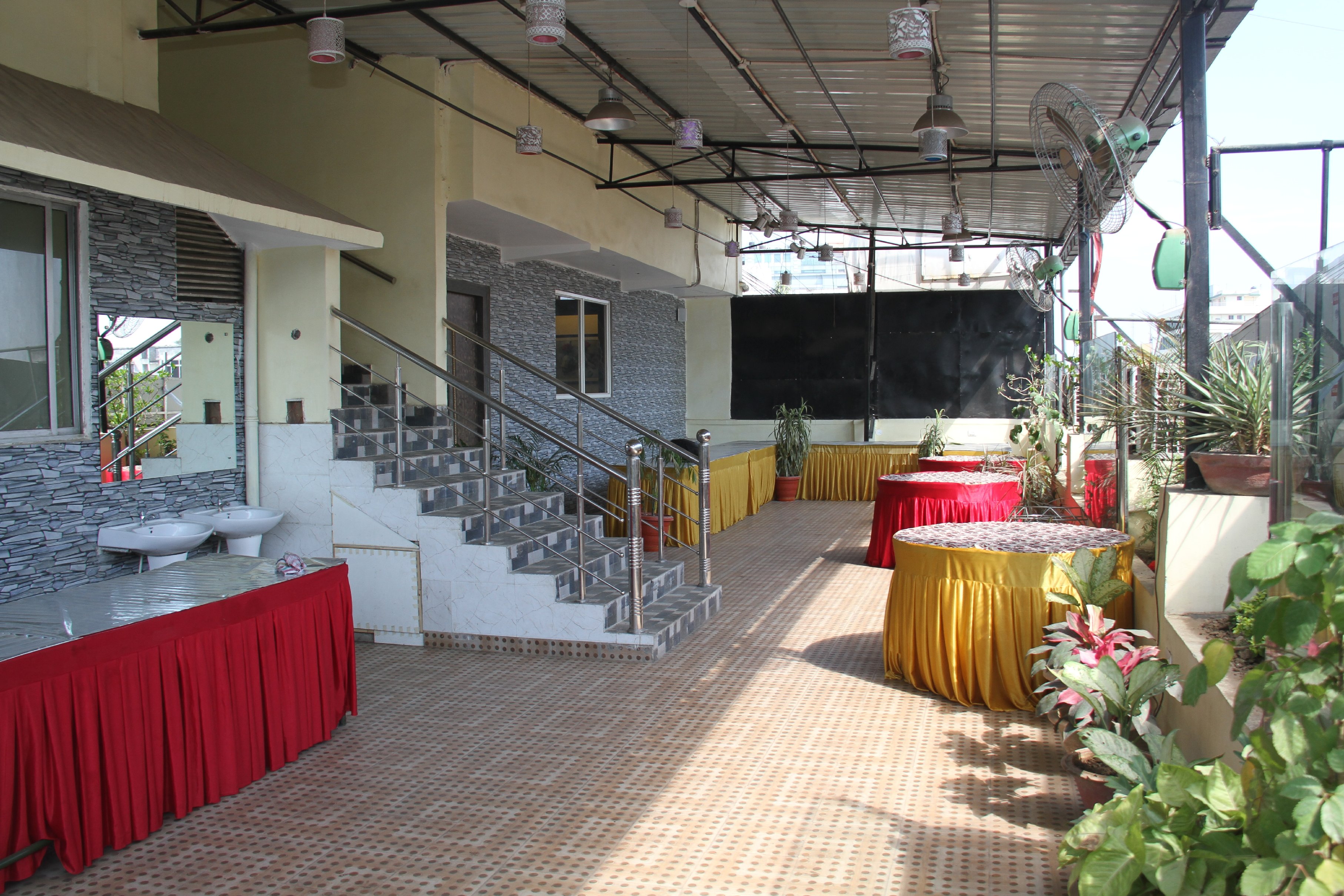 Hotel Minar Galaxy - Tap to explore photos