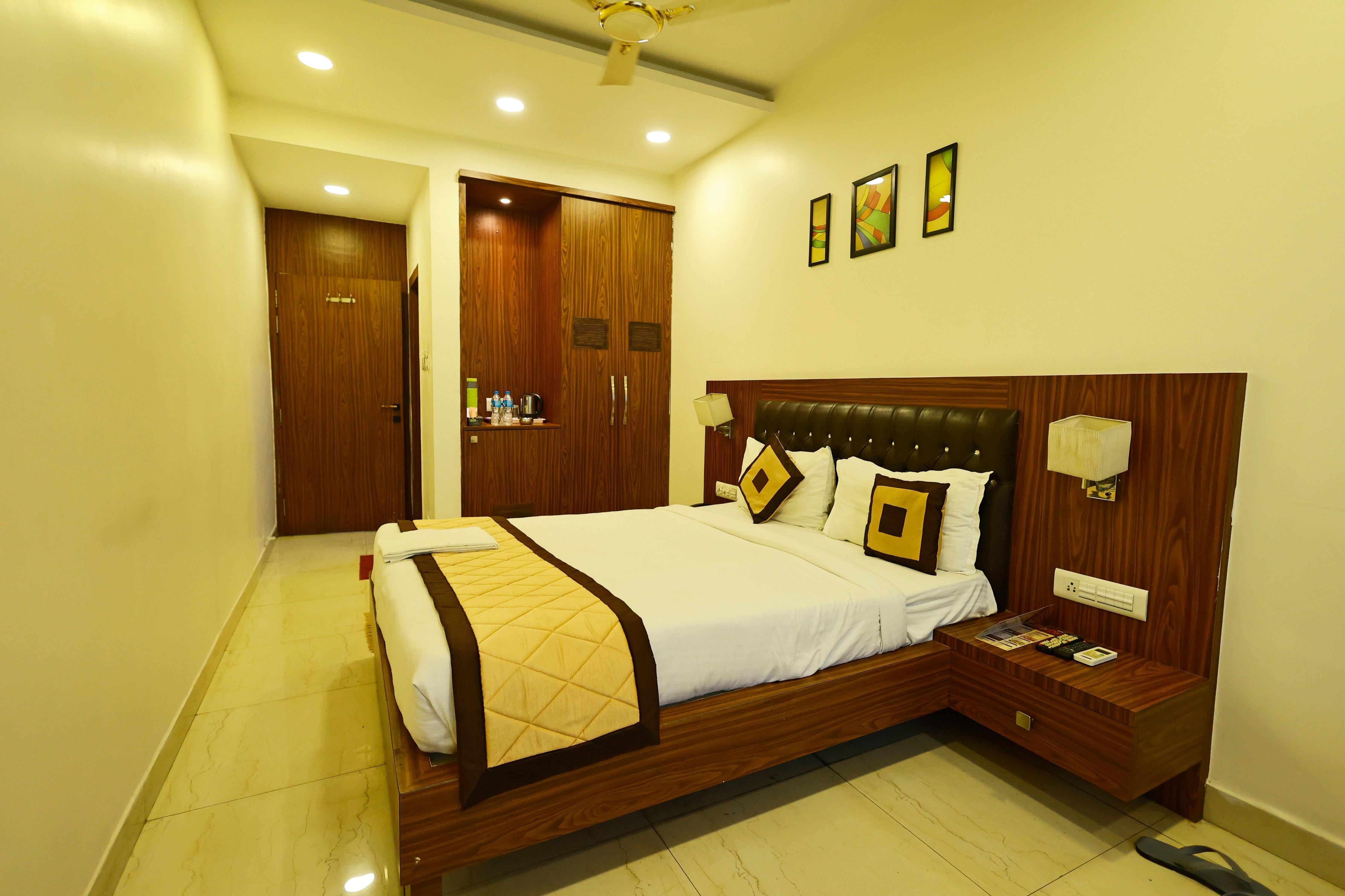 Hotel Minar Galaxy - Tap to explore photos