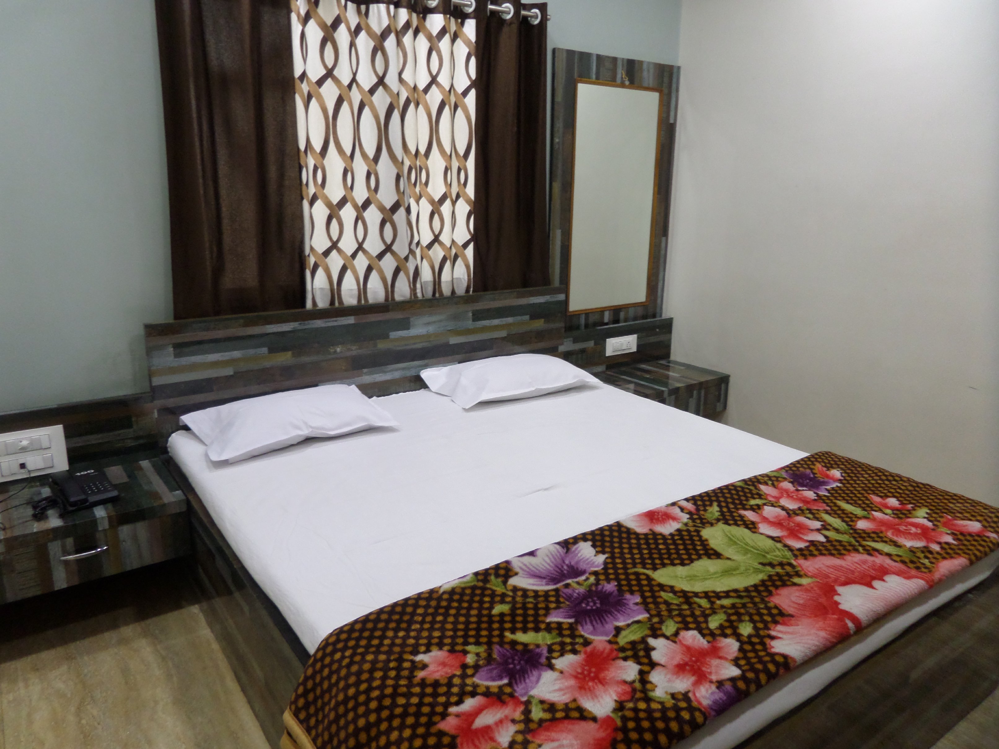 Dwarka Lodge - Tap to explore photos