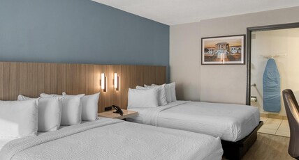 Best Western Of Walterboro Room Type - Accessible - 2 Queen, Mobility Accessible, Bathtub, Pet Friendly Room, Non-Smoking, Full Breakfast Best Western Of Walterboro Room Type - Accessible - 2 Queen, Mobility Accessible, Bathtub, Pet Friendly Room, Non-Smoking, Full Breakfast
