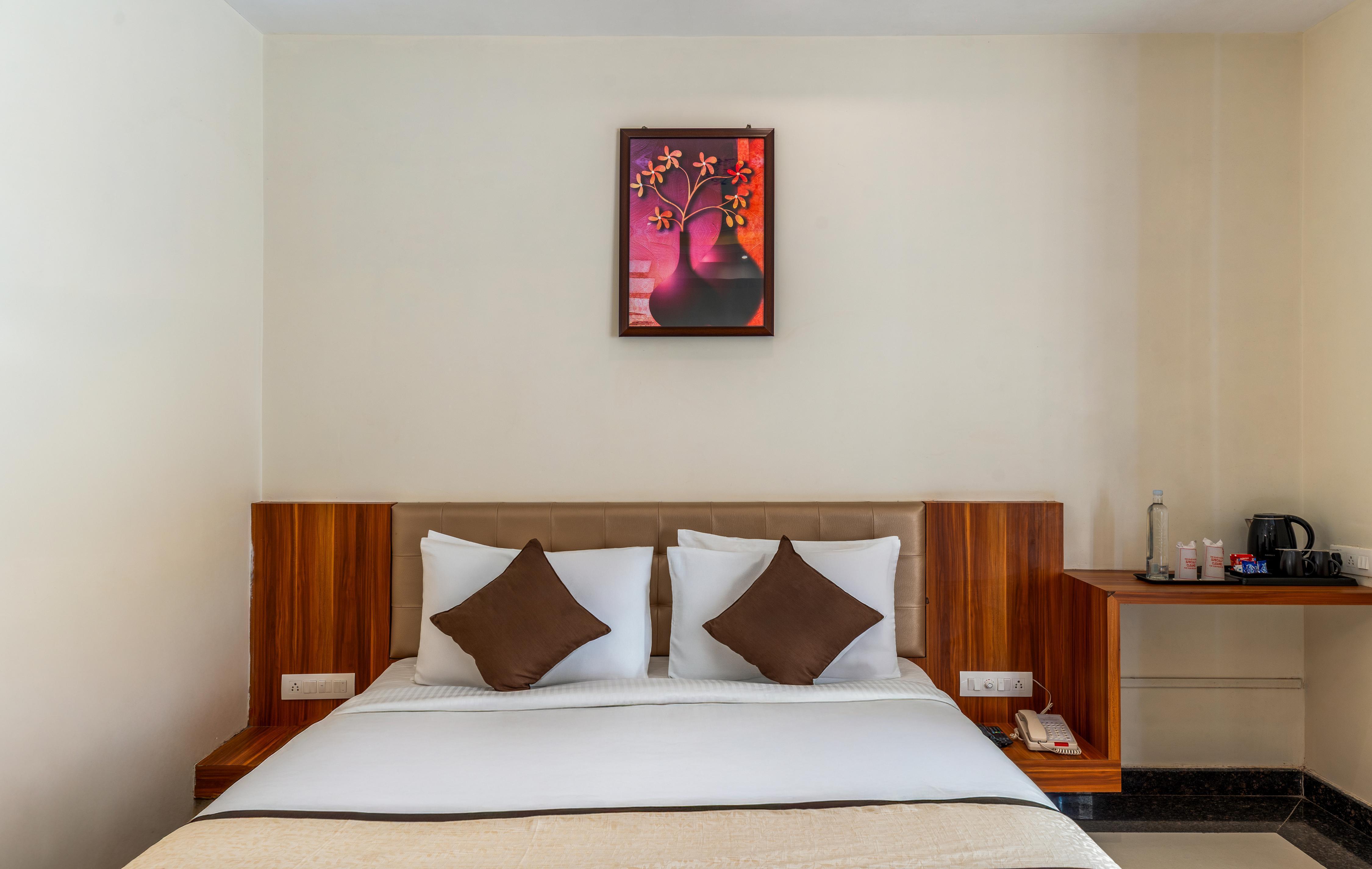 The Everest Hill Resort | Suites with Jacuzzi | Spa | Resort in Kumbhalgarh - Tap to explore photos