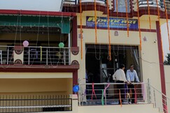 Adhikari Hotel & Restaurant