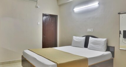 Sri Jawahar's Residency  Just 50 Metres from Palani Murugan Temple Room Type - Executive AC Room