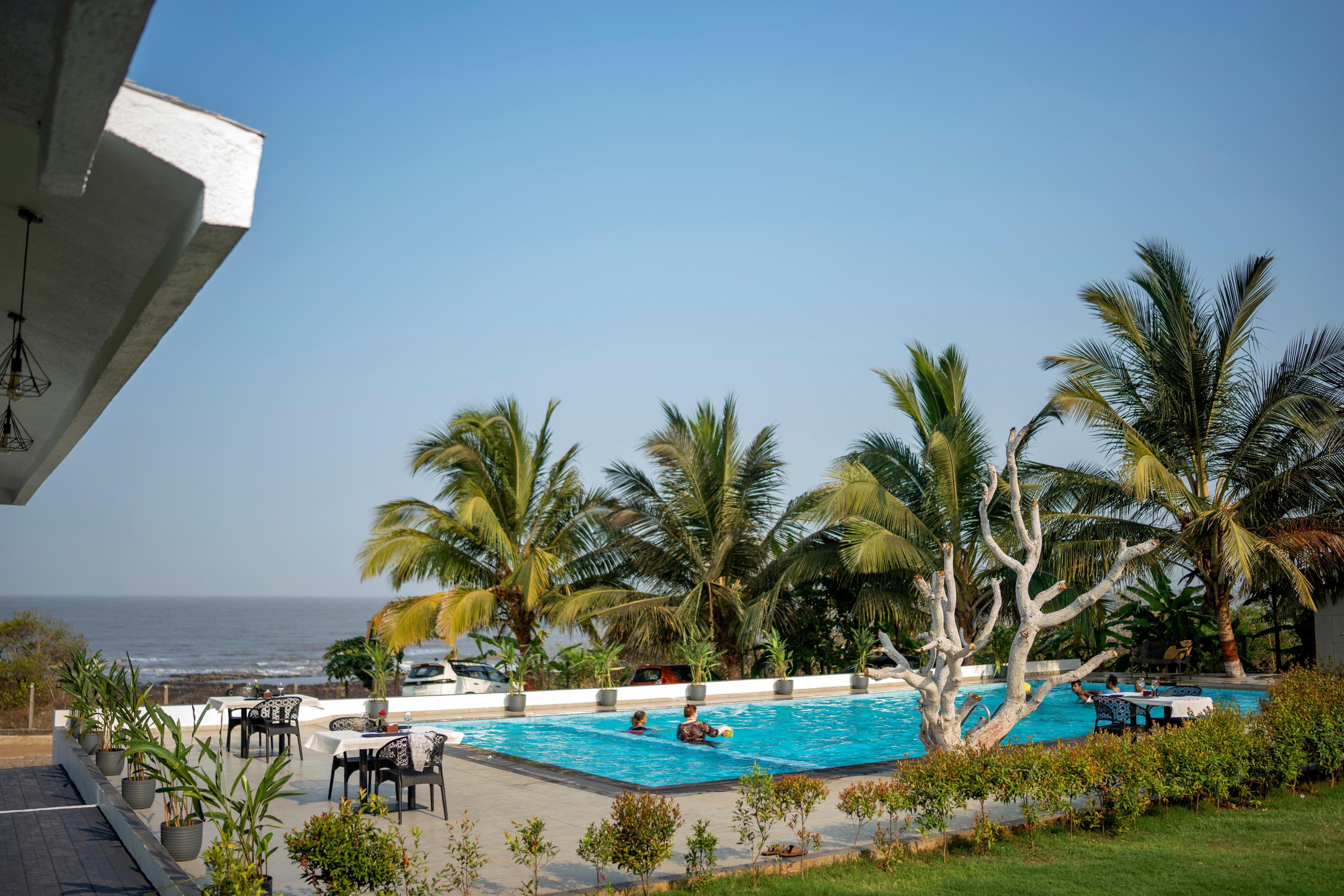 Cocos Inn Resort - Tap to explore photos