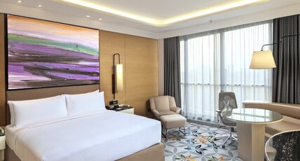 DoubleTree by Hilton Ahmedabad Room Type - Deluxe King Room