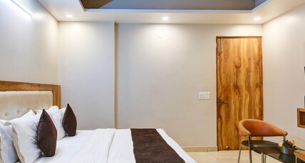 Niketan Medanta Studio | Near Candor Tech Subahs Chowk Room Type - Deluxe Room with Balcony