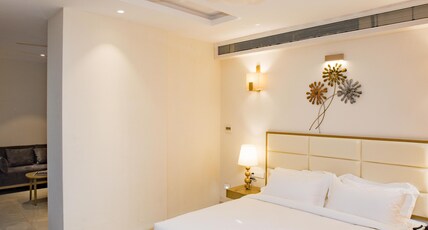 SAPPHIRE PREMIUM HOTEL & SUITE Room Type - Family Suite Room with Balcony and Jacuzzi