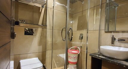 Hotel Makhan Residency Room Type - Mini Family Suite With City View