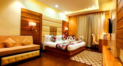 Hotel Makhan Residency Room Type - Family Suite Room with SofacumBed