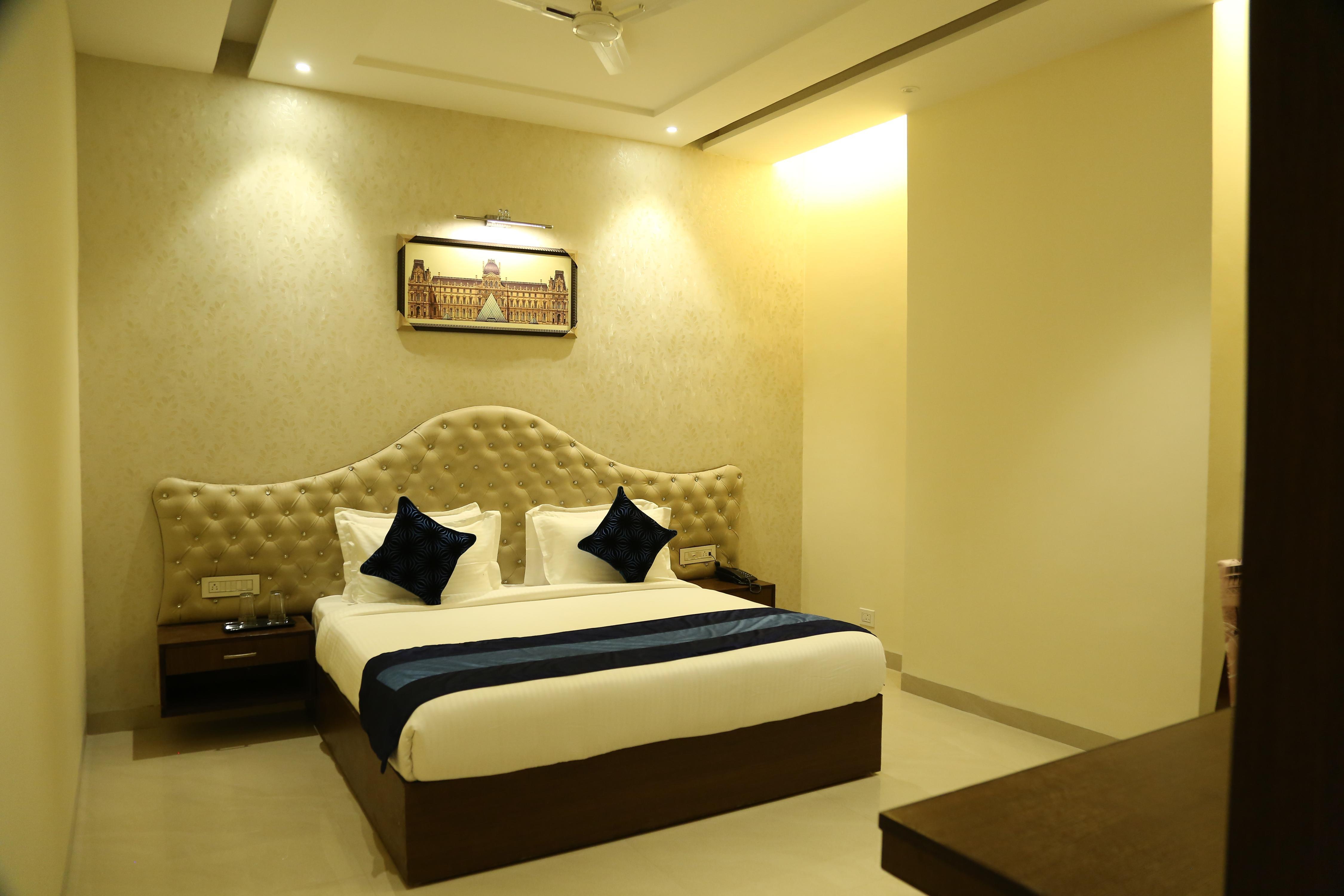 HOTEL BLUE SAPPHIRE Room Type - Superior Room