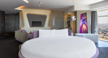 V Hotel Dubai, Curio Collection by Hilton Room Type - Round Bed Valor Suite