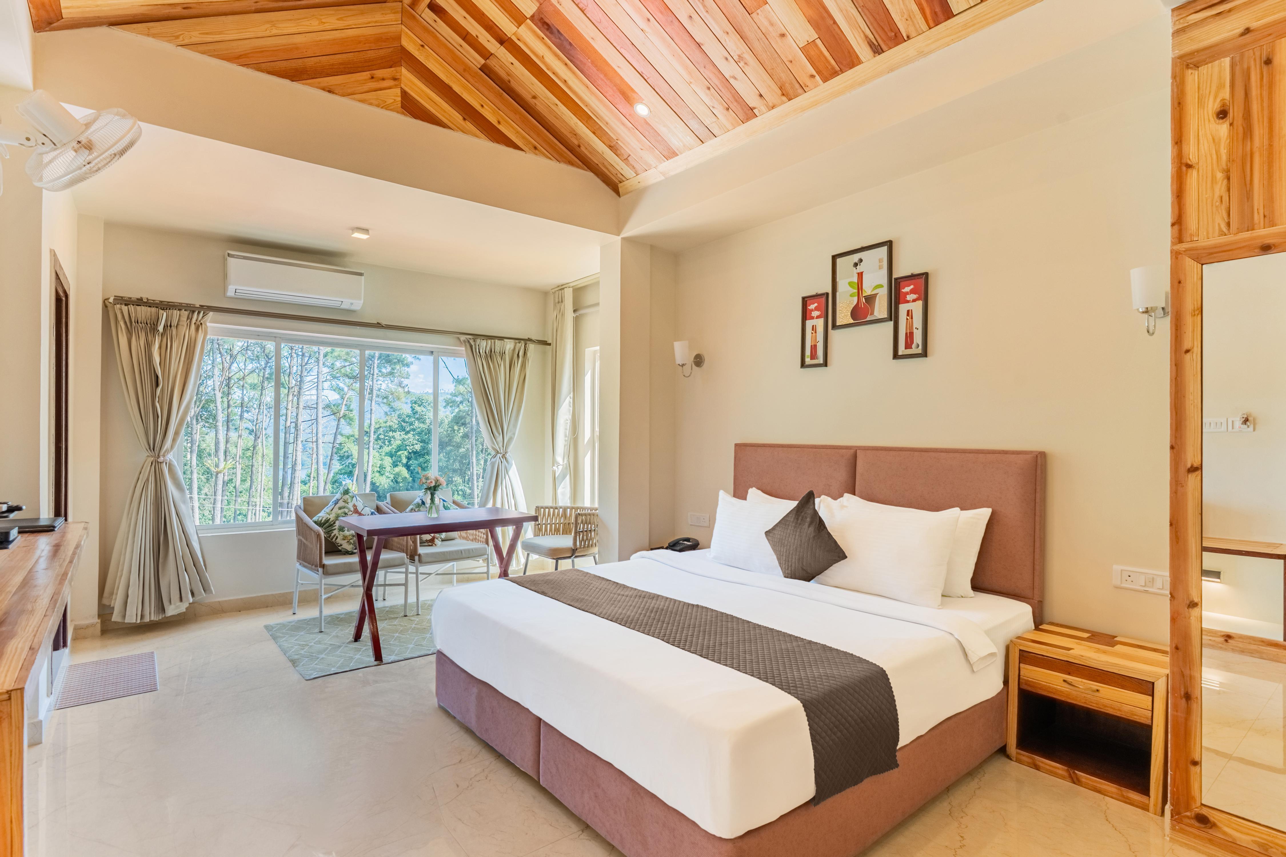 La Nicholas - Lake View (by Summit Hotels) Room Type - Executive Room with Pool View