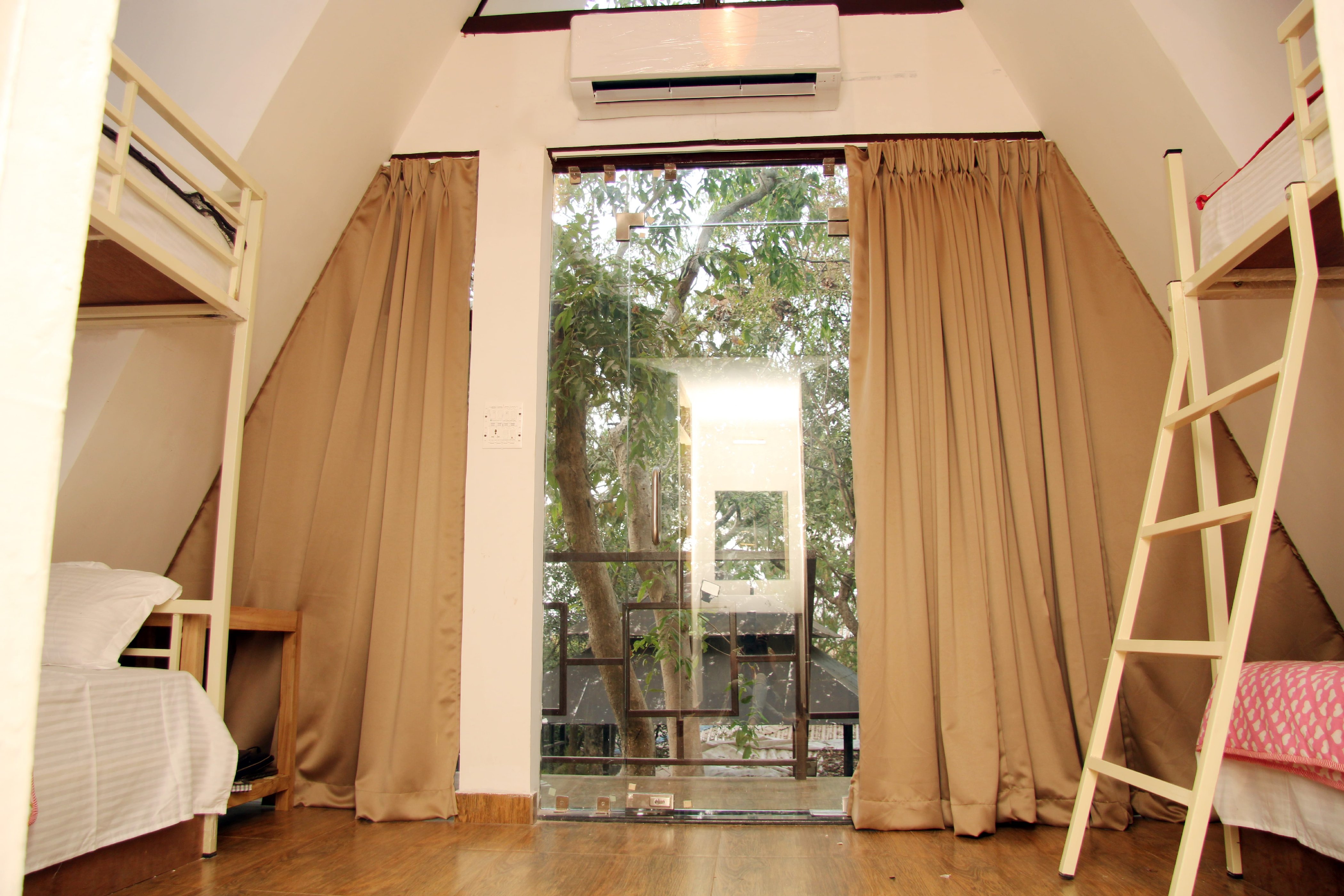 XOXO Hostel | Pool , Parties & Good Vibes - Tap to explore photos