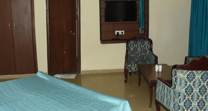 Karna Lake Tourist Resort Room Type - Family hut No. 2 Karna Lake Tourist Resort Room Type - Family hut No. 2