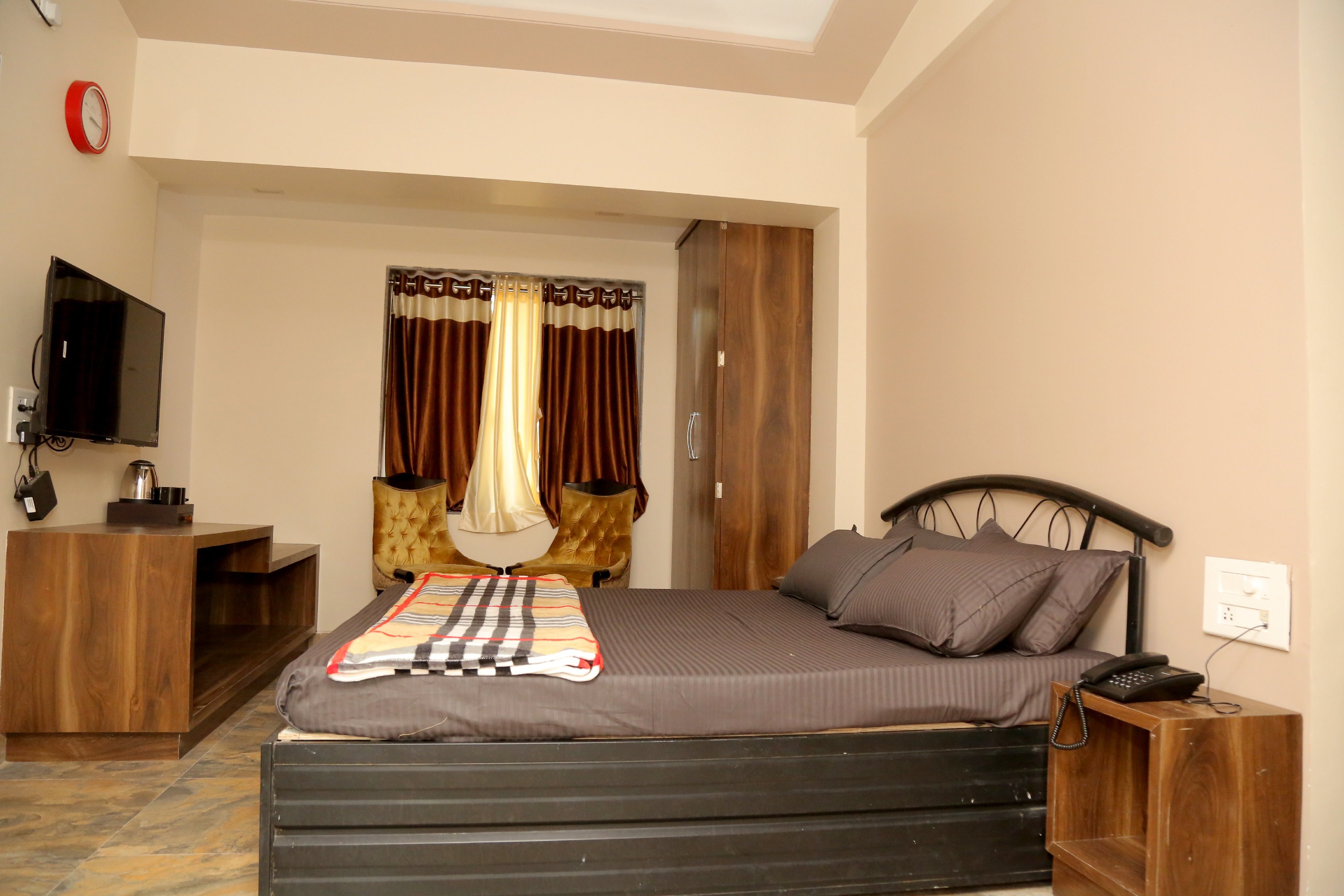 Sheetal Villa Homestay (Pure Veg) - Tap to explore photos