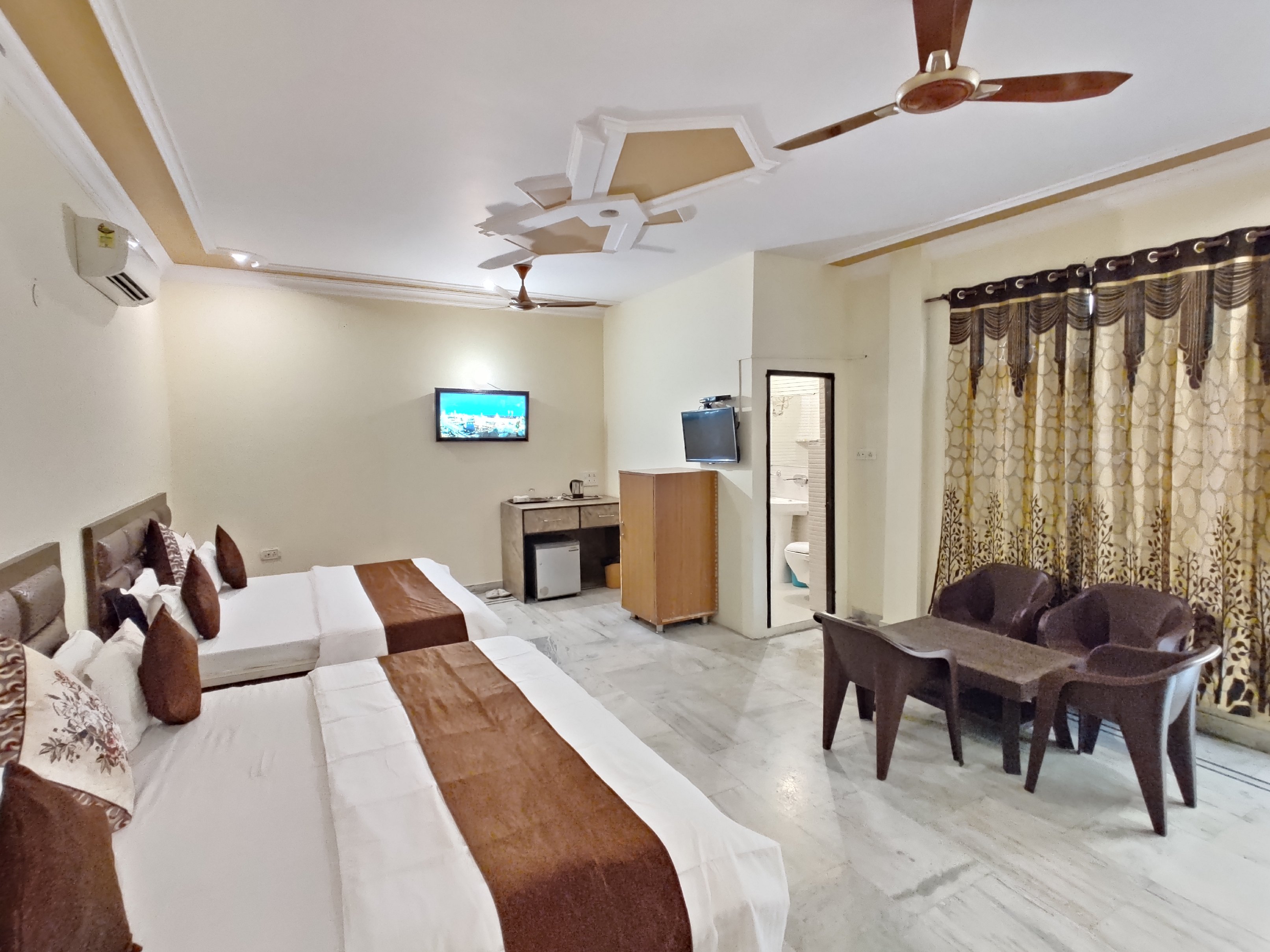 Vrinda Apartments | Rooms & Caretaker