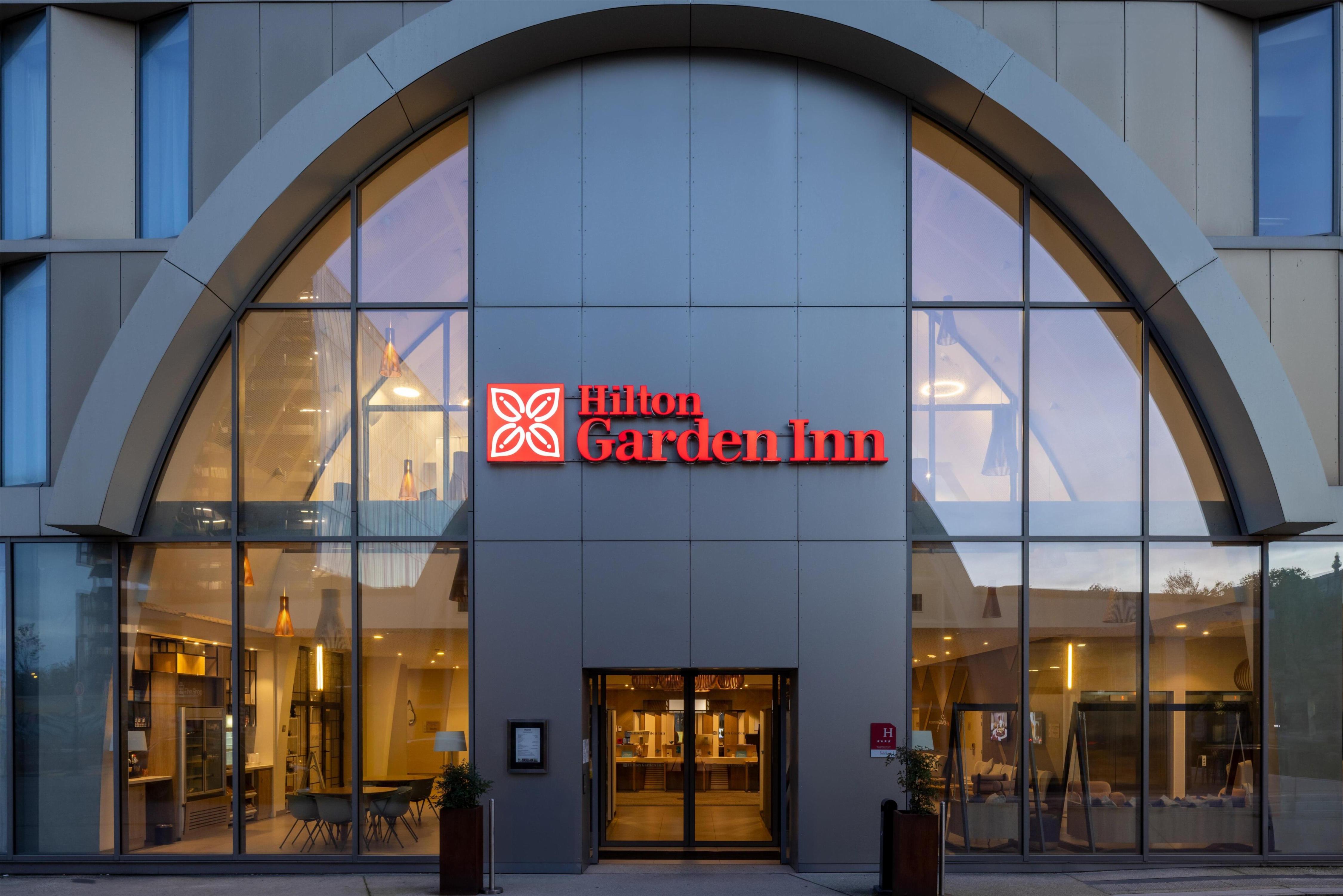 Hilton Garden Inn Bordeaux Centre - Tap to explore photos