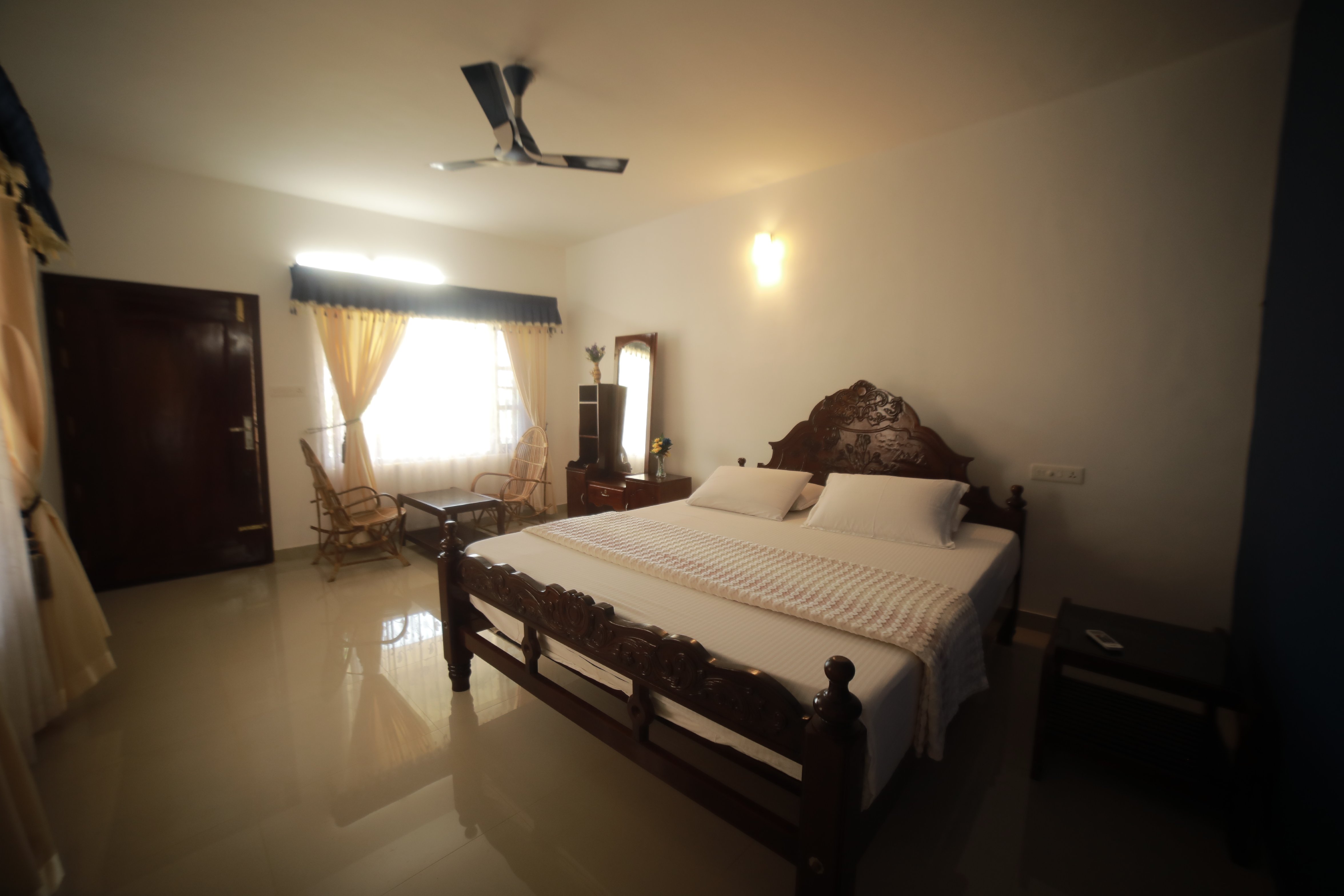 SHERLY COTTAGES - Tap to explore photos