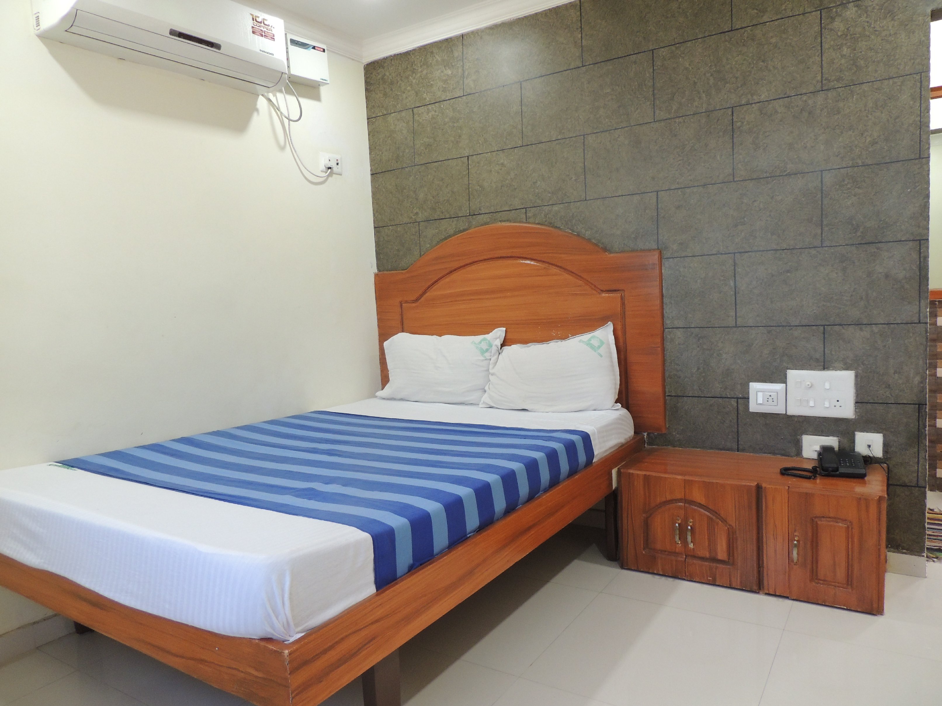 Ferdin Home Stay Room Type - Double Seaview
