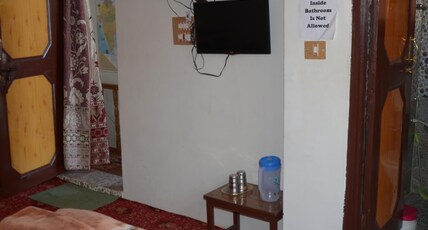 HOWRAH GUEST HOUSE Room Type - Deluxe Room