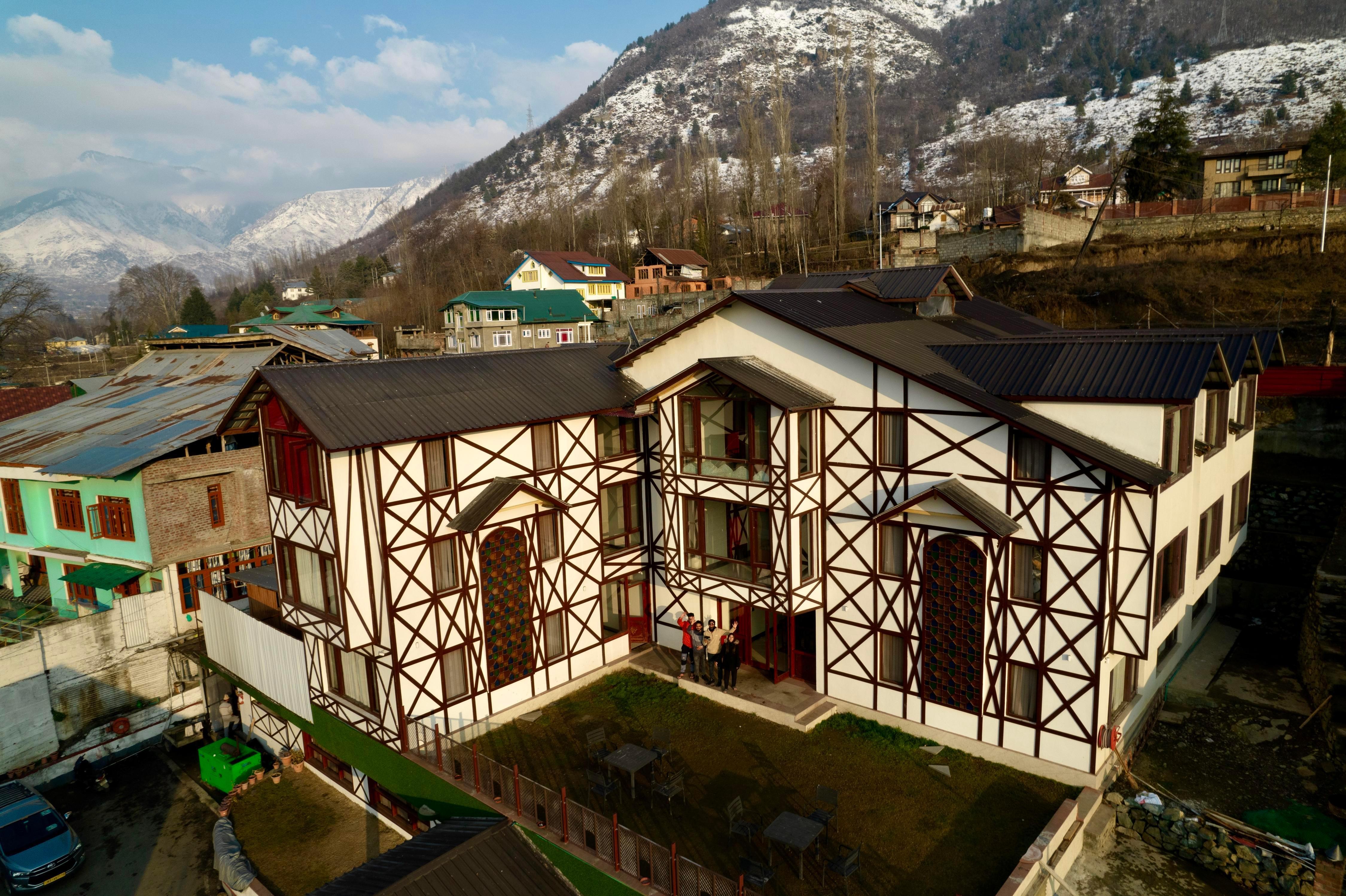Hotel Zaryab Srinagar