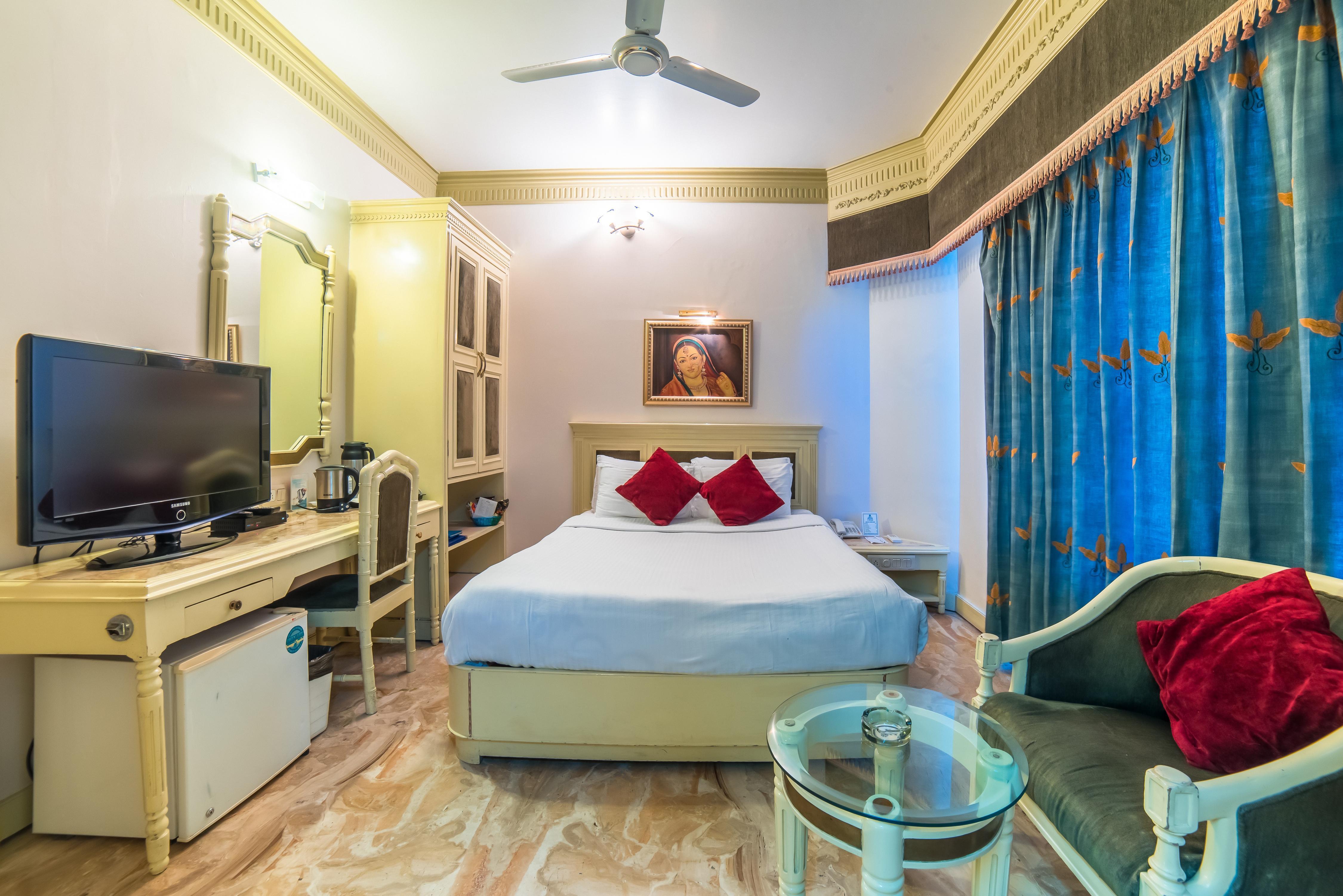 Hotel Hillock (A Pure Vegetarian Hotel) - Tap to explore photos