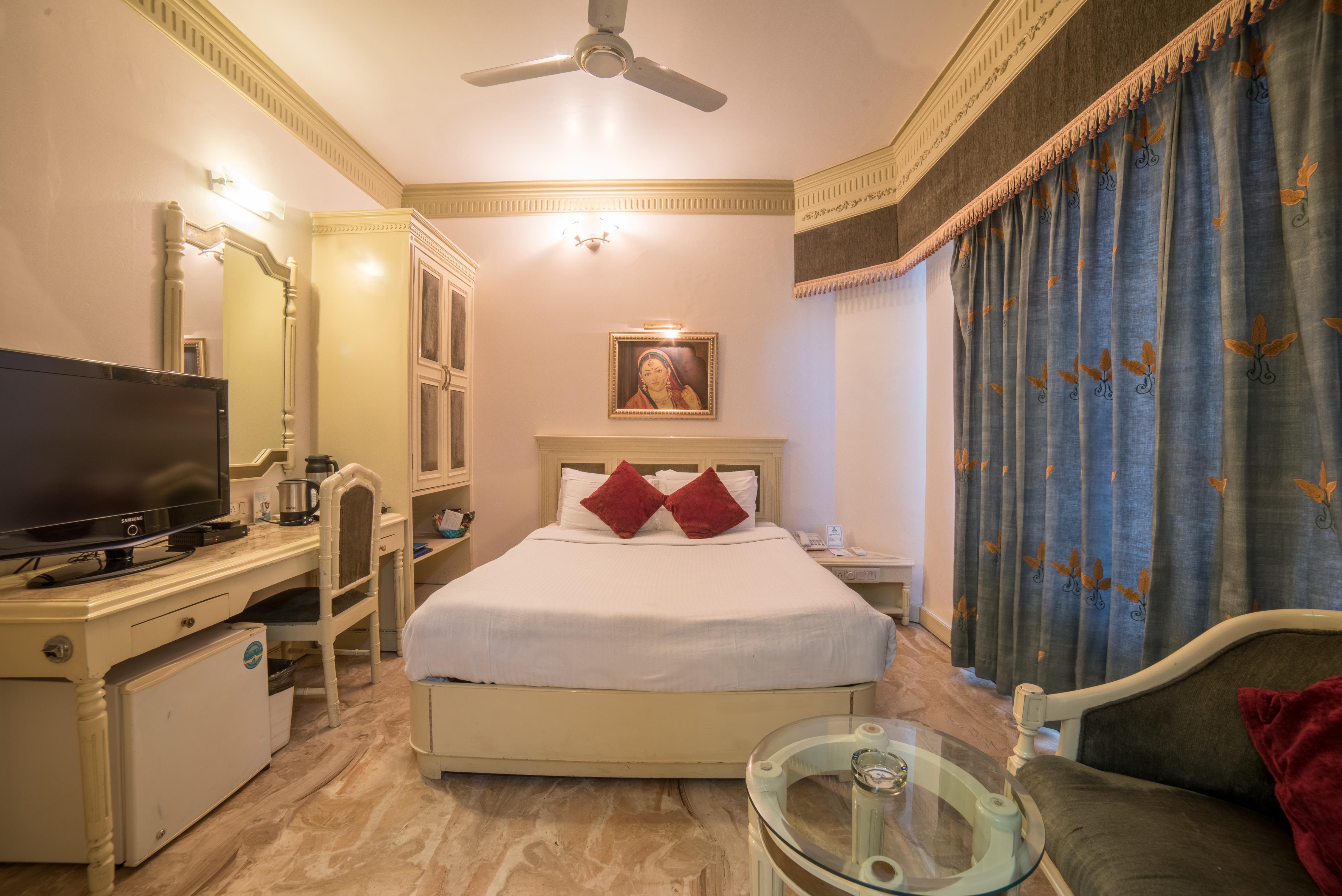 Hotel Hillock (A Pure Vegetarian Hotel) - Tap to explore photos